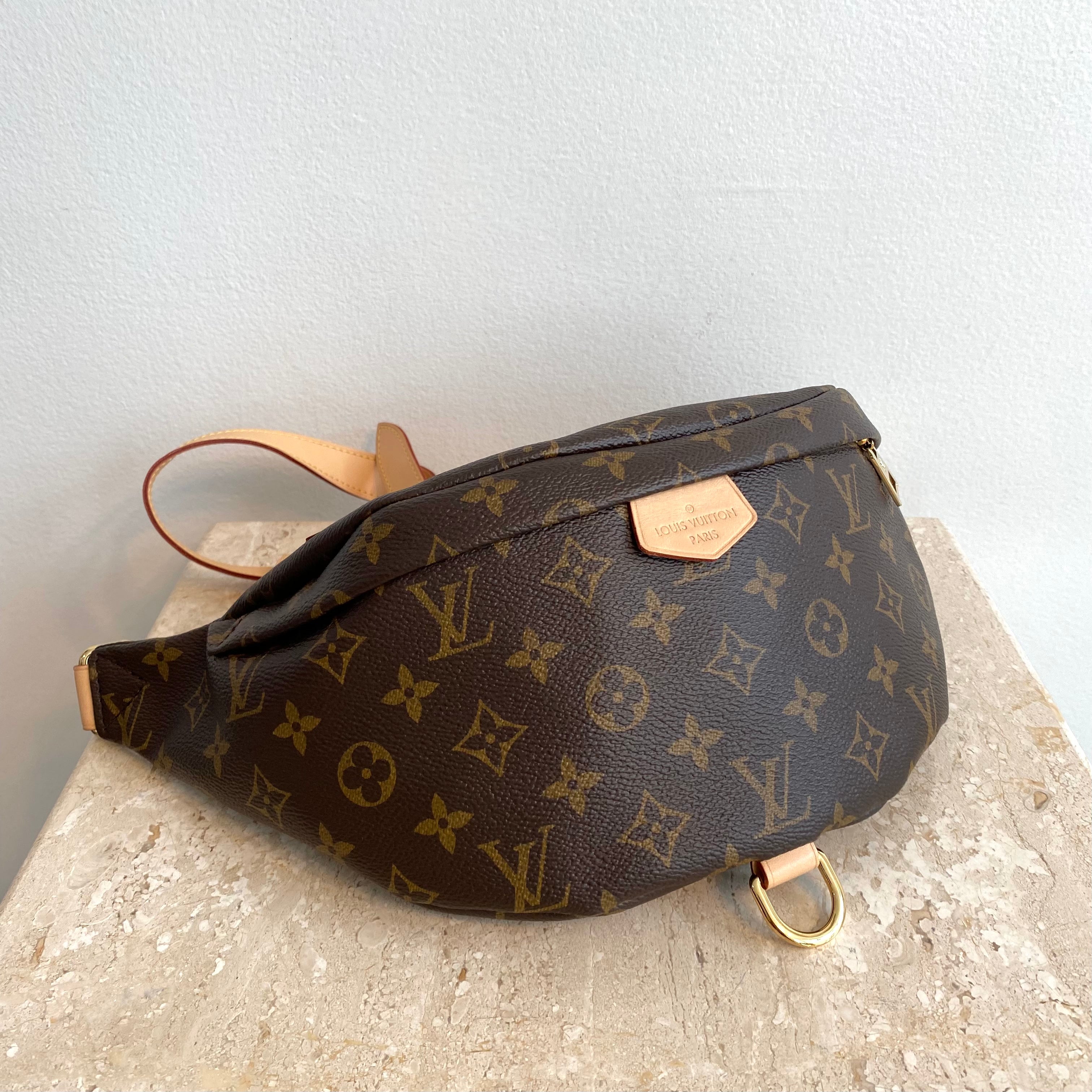 Bum bag  sac ceinture leather handbag Louis Vuitton White in Leather   27287055